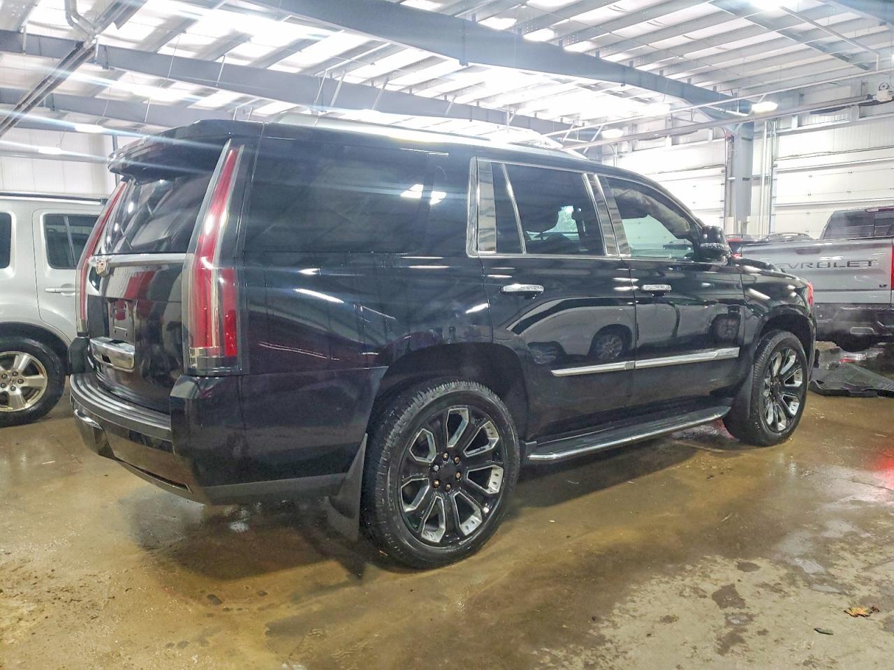 2018 Cadillac Escalade Premium Luxury - Image 3