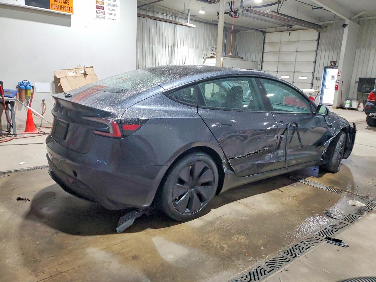 2024 Tesla Model 3 - Фото 3