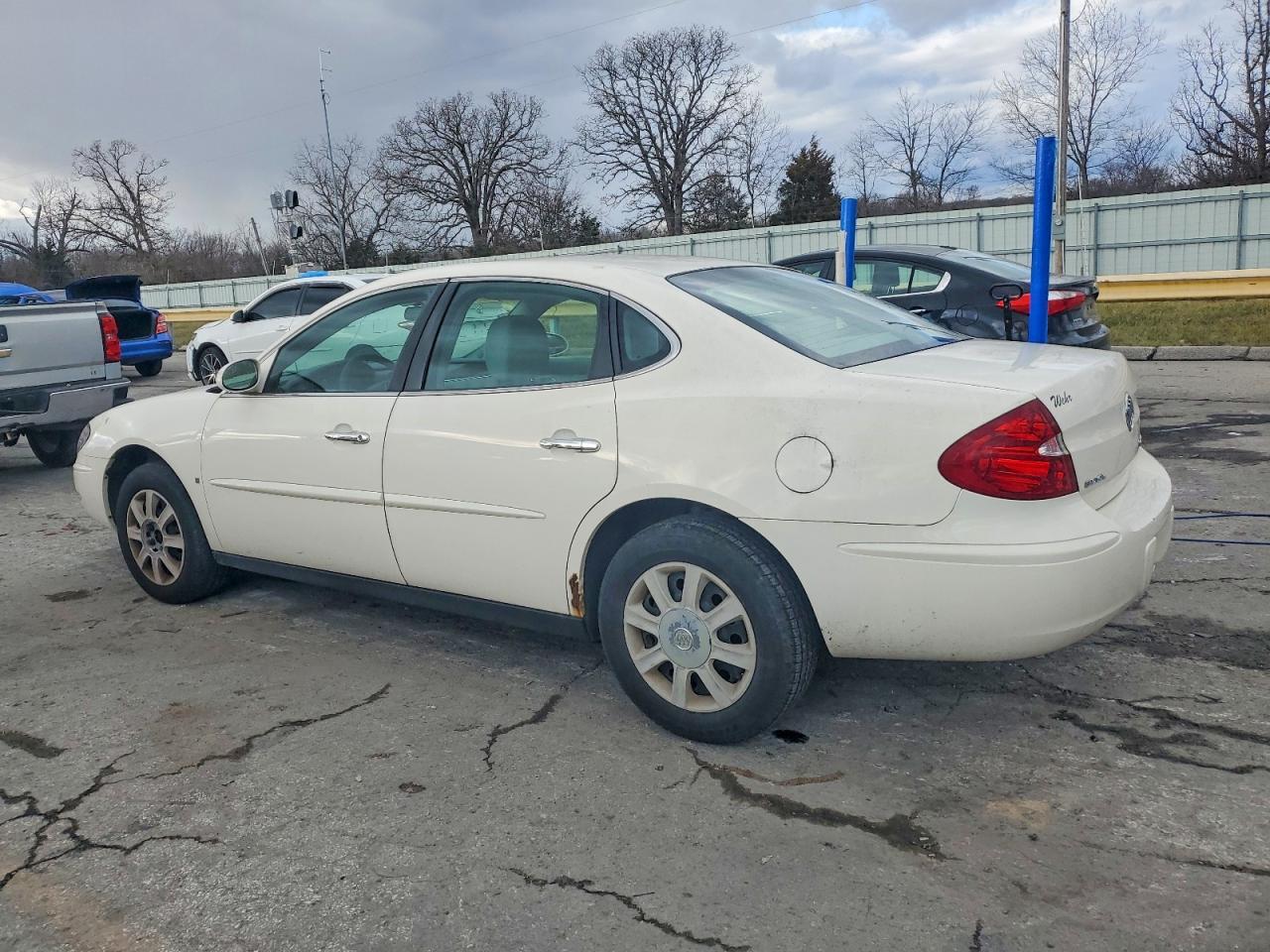 2007 Buick Lacrosse Cx - Image 2