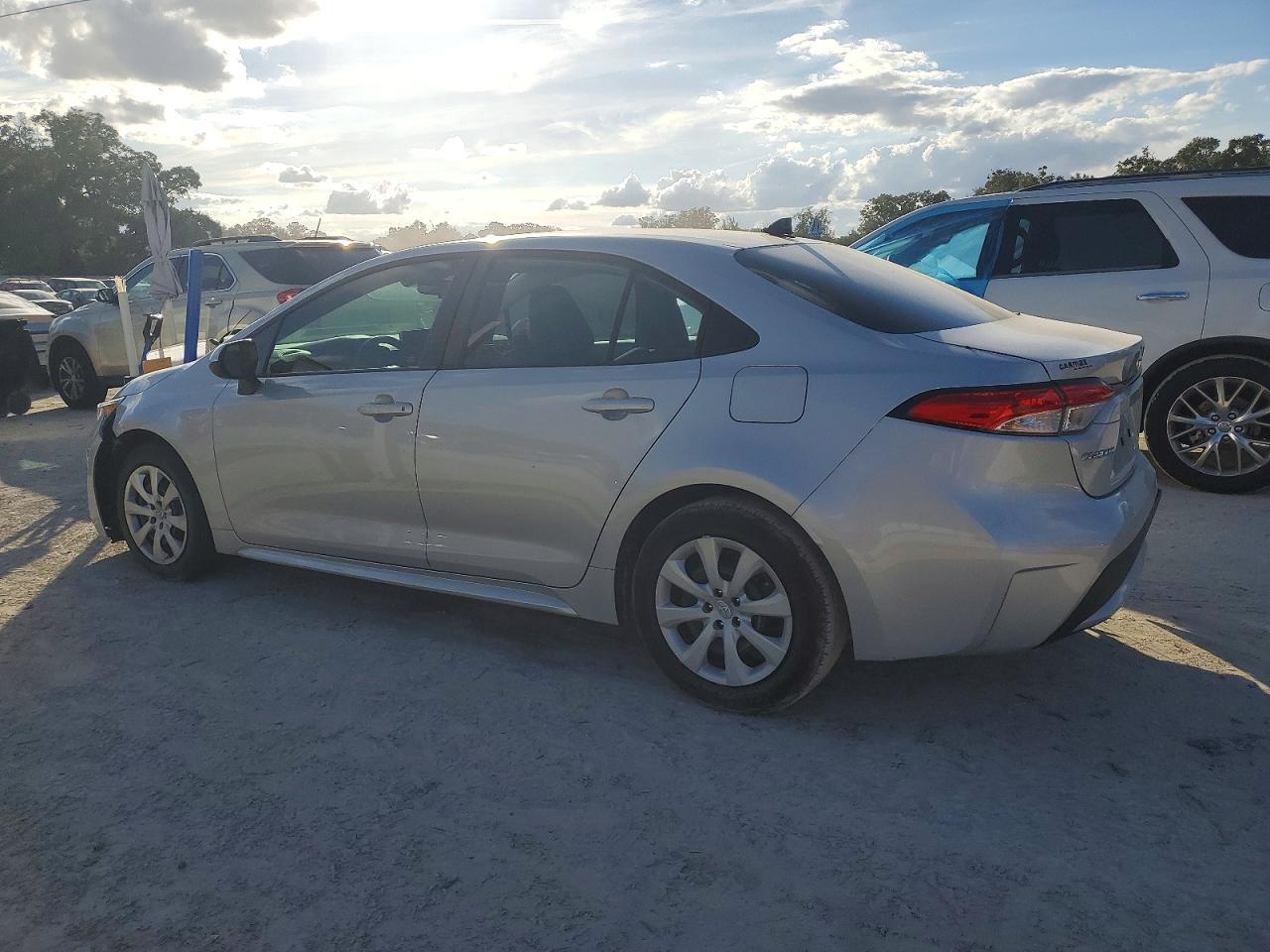 2021 Toyota Corolla Le - Фото 2