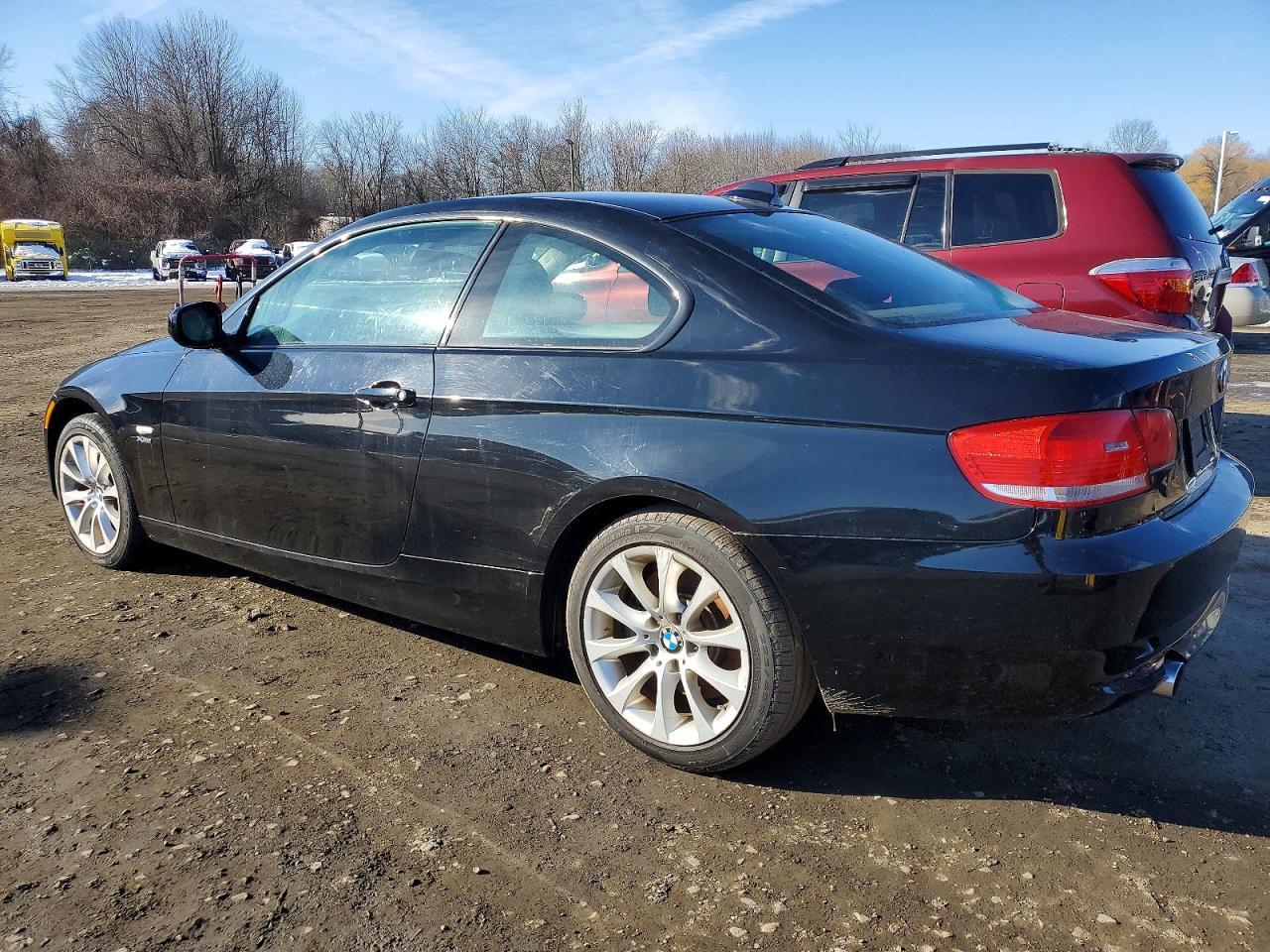 2010 BMW 335 Xi - Image 2