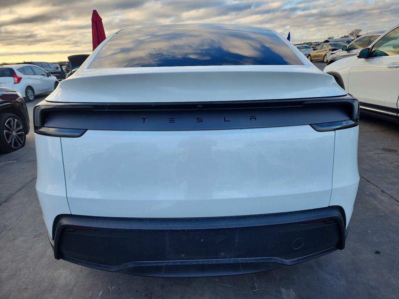 2026 Tesla Model Y - Фото 6