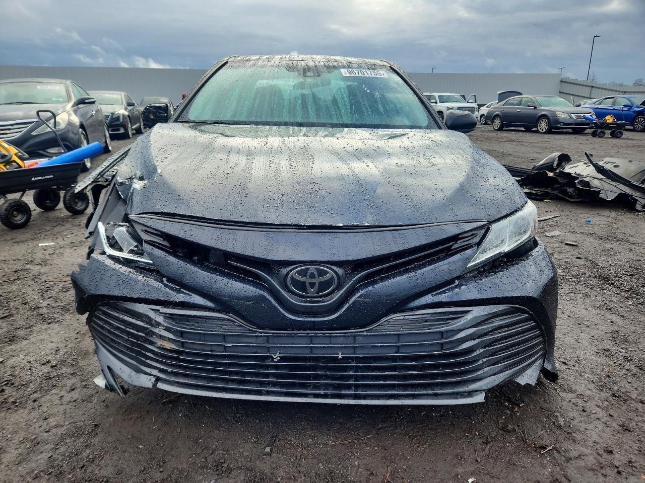 2020 Toyota Camry Le - Фото 5