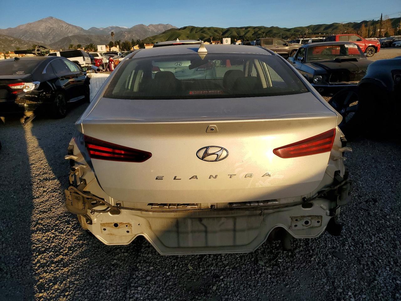 2020 Hyundai Elantra Sel - Фото 6