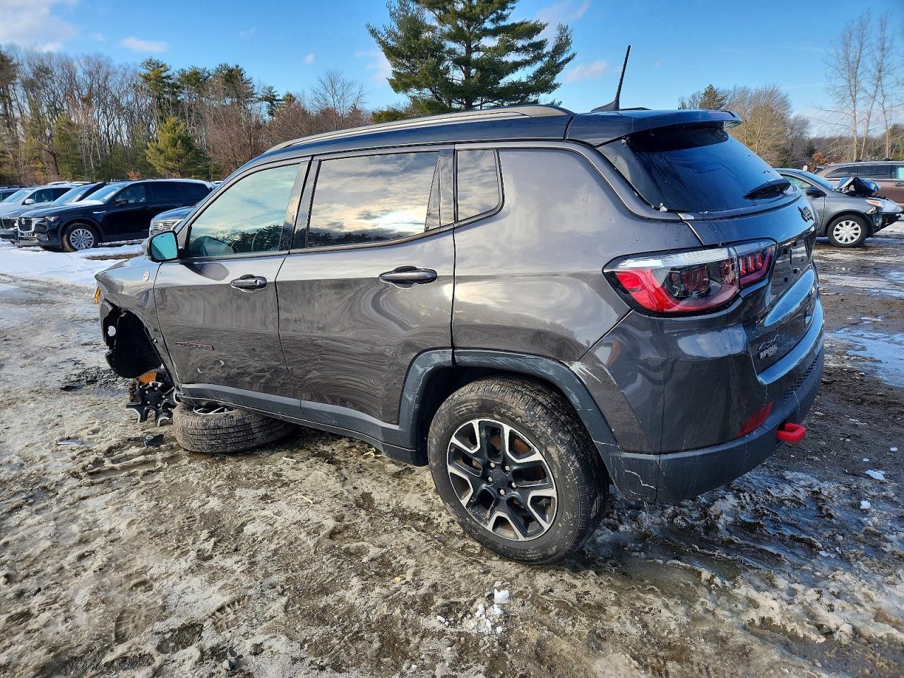 2021 Jeep Compass Trailhawk - Фото 2