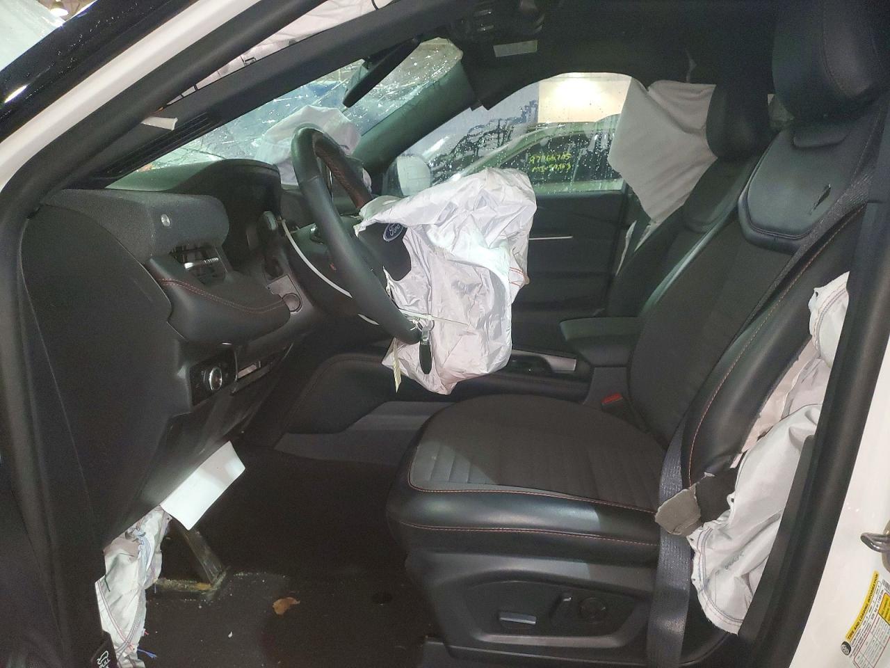 2025 Ford Explorer St-Line - Image 7