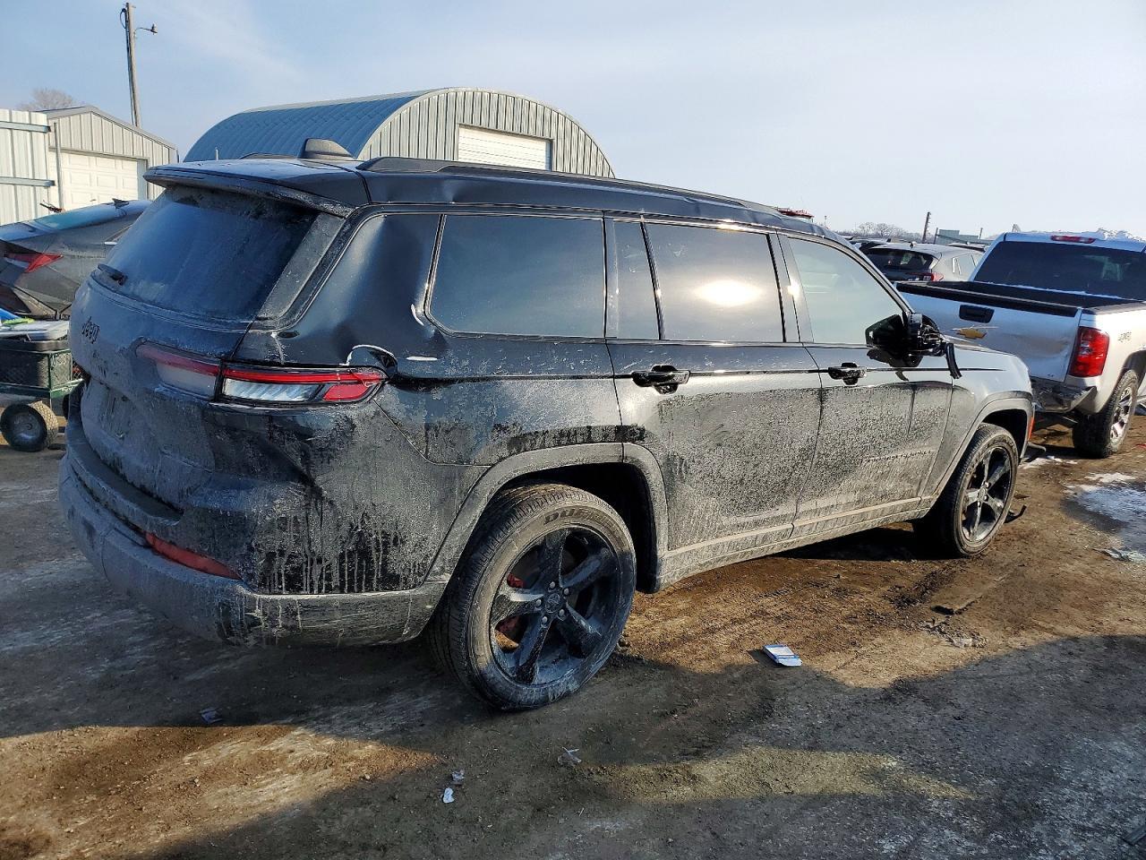 2024 Jeep Grand Cherokee L Laredo - Image 3
