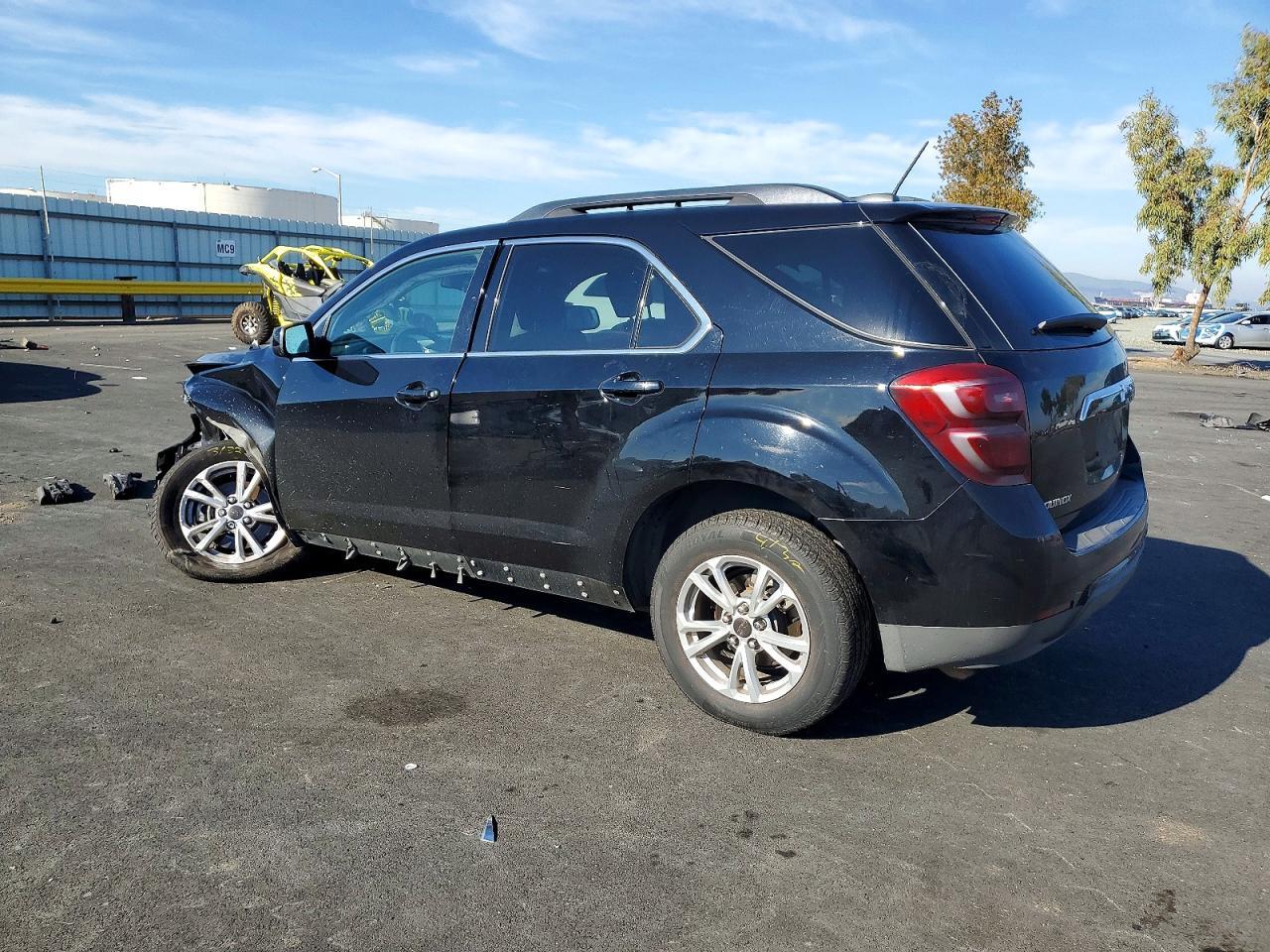 2017 Chevrolet Equinox Lt - Image 2
