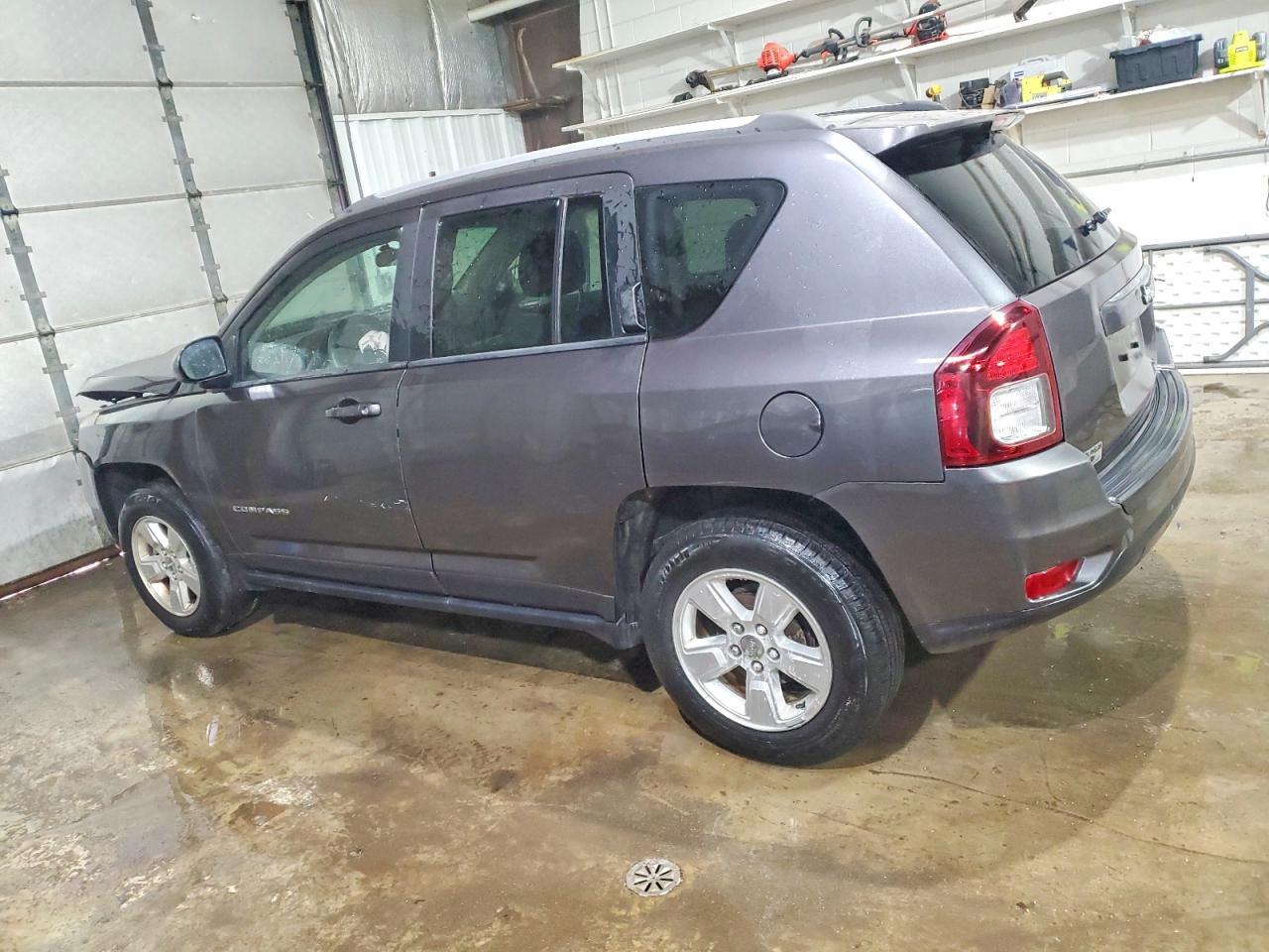 2015 Jeep Compass Sport - Фото 2