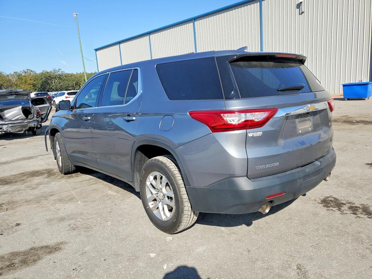 2020 Chevrolet Traverse Ls - Фото 2