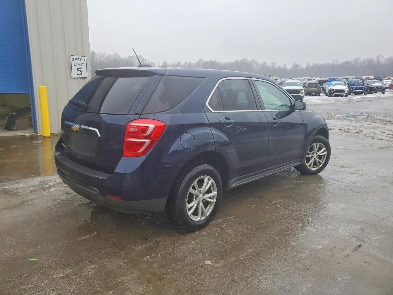 2017 Chevrolet Equinox Ls - Фото 3