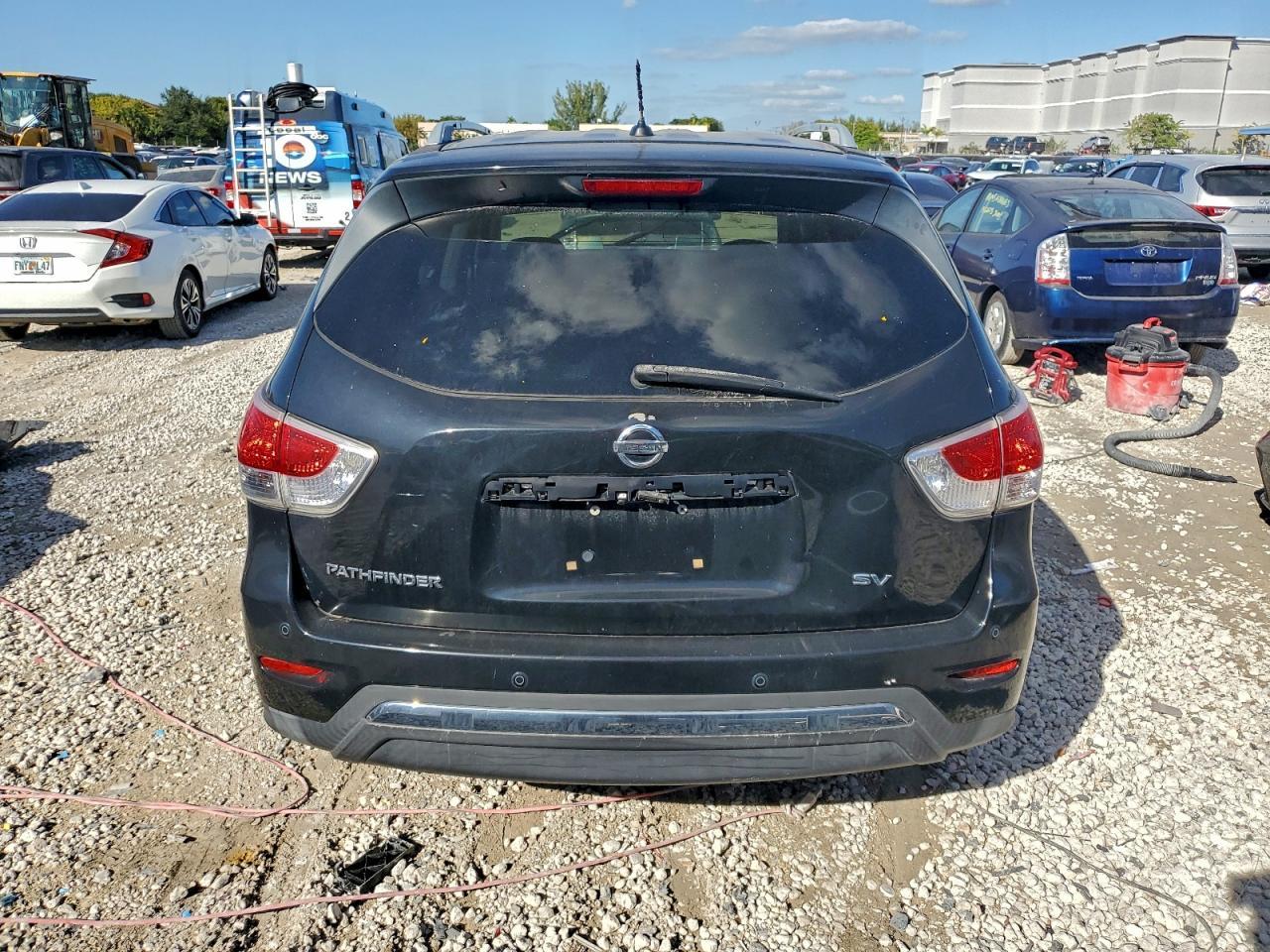 2013 Nissan Pathfinder S - Фото 6