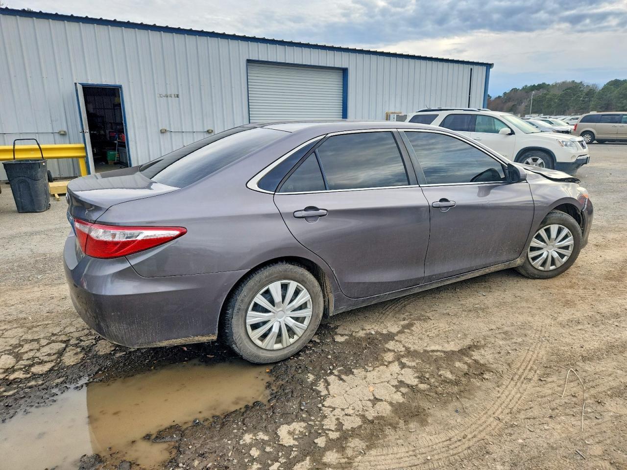 2016 Toyota Camry Le - Image 3