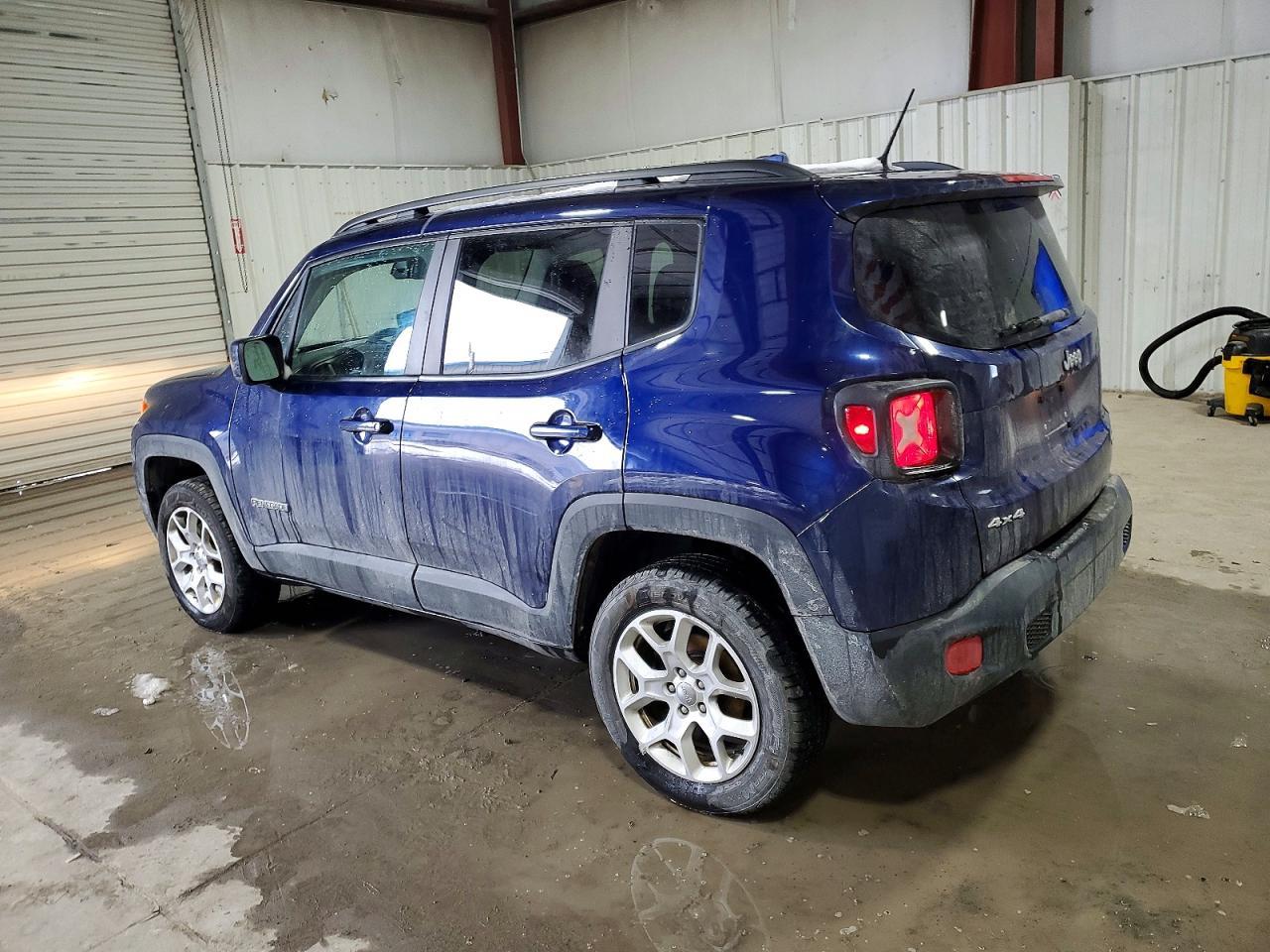 2017 Jeep Renegade Latitude - Image 2