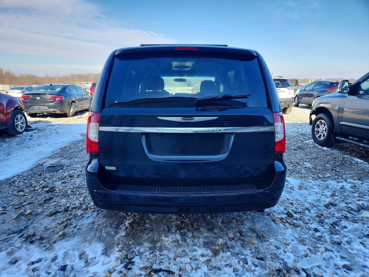 2013 Chrysler Town & Country Touring L - Фото 6