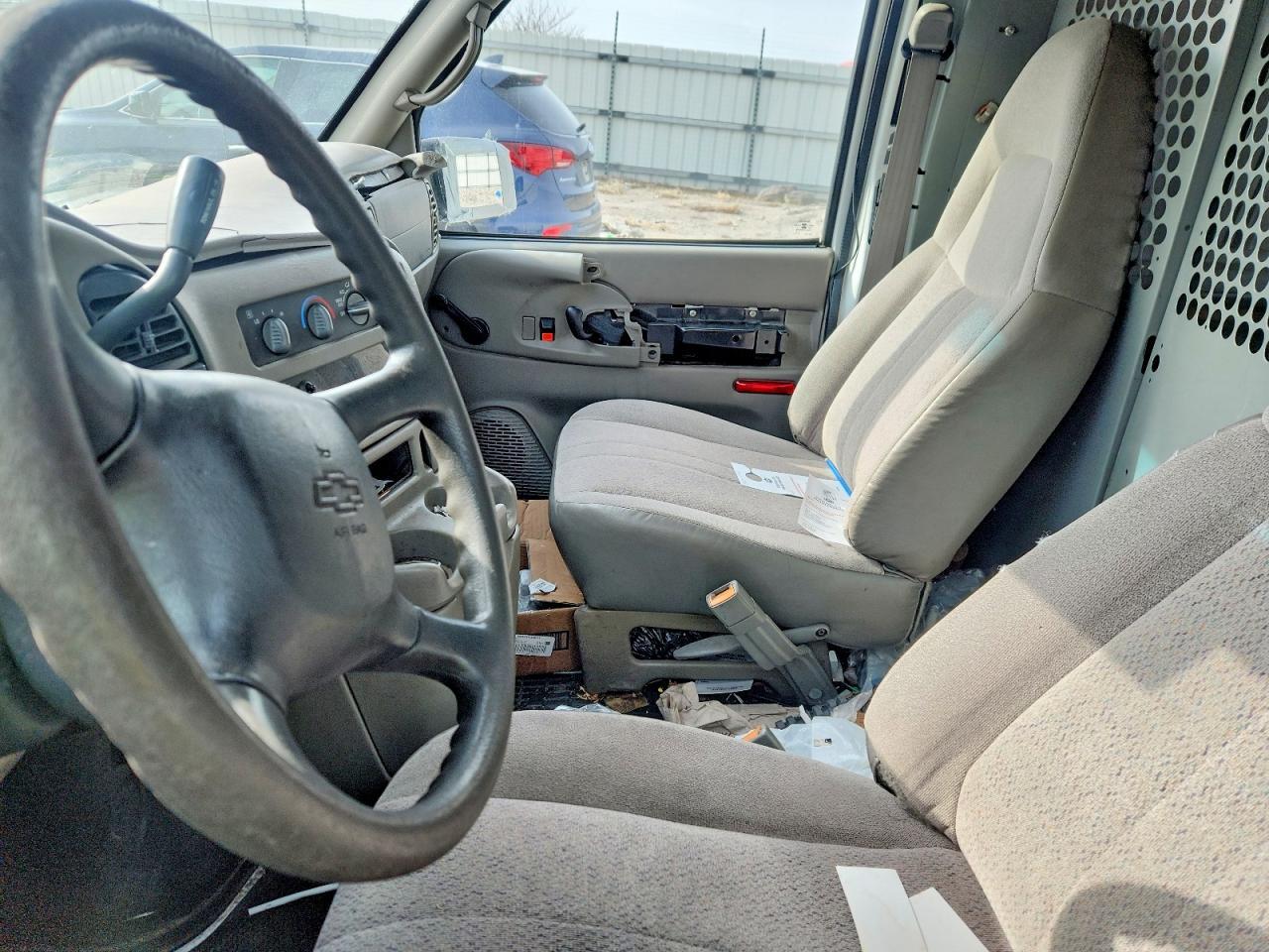 2001 Chevrolet Astro - Image 7