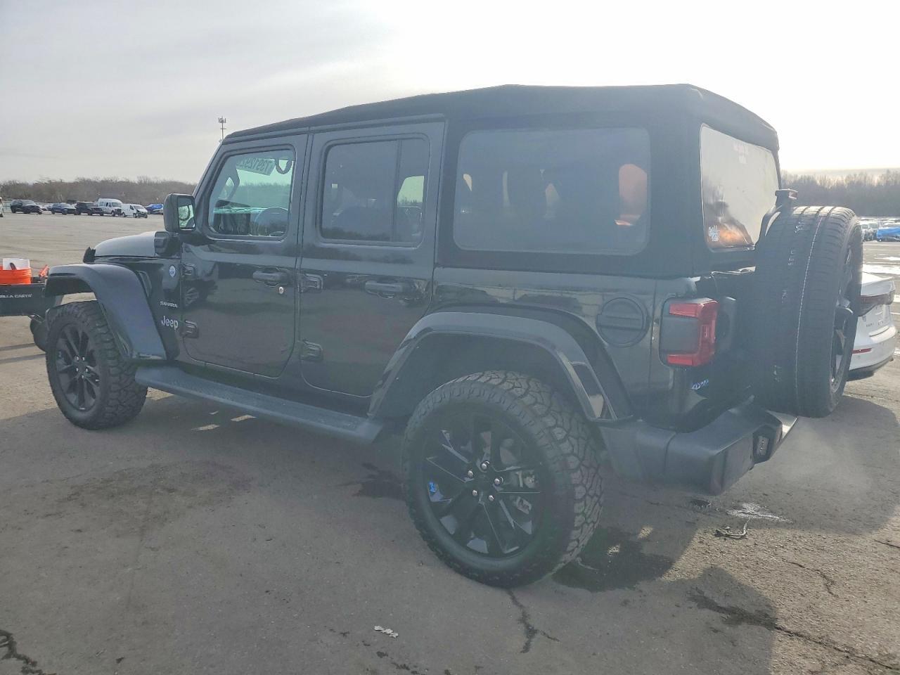 2023 Jeep Wrangler Sahara 4Xe - Фото 2