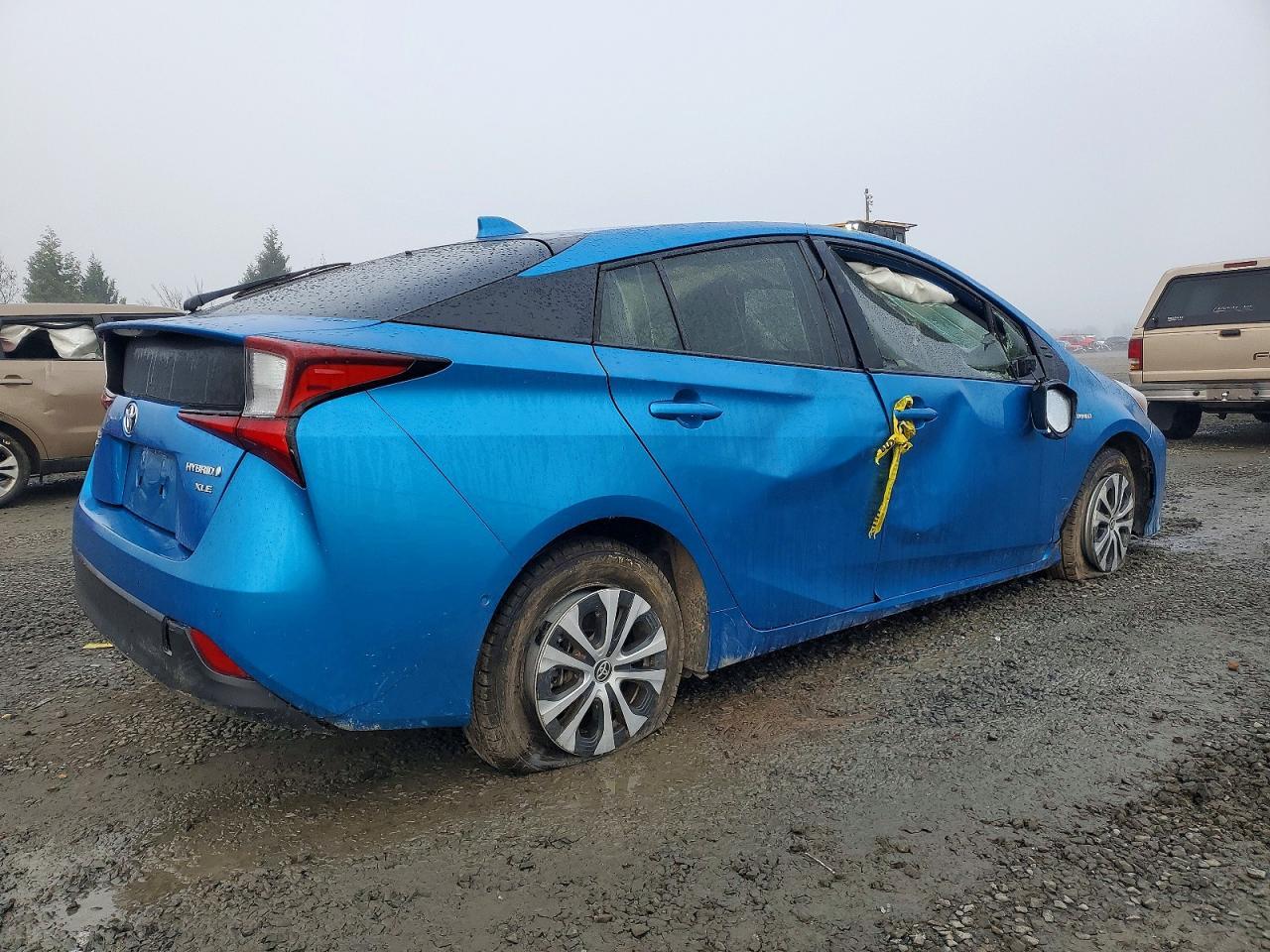 2020 Toyota Prius Le - Фото 3