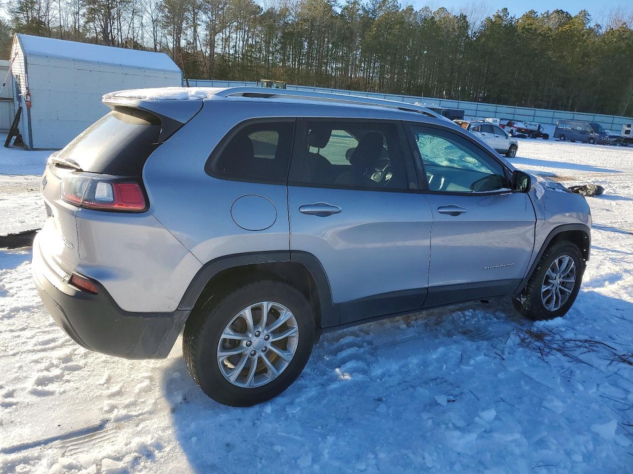2020 Jeep Cherokee Latitude - Image 3