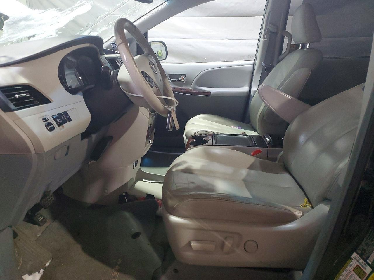 2014 Toyota Sienna Xle 7-Passenger - Фото 7