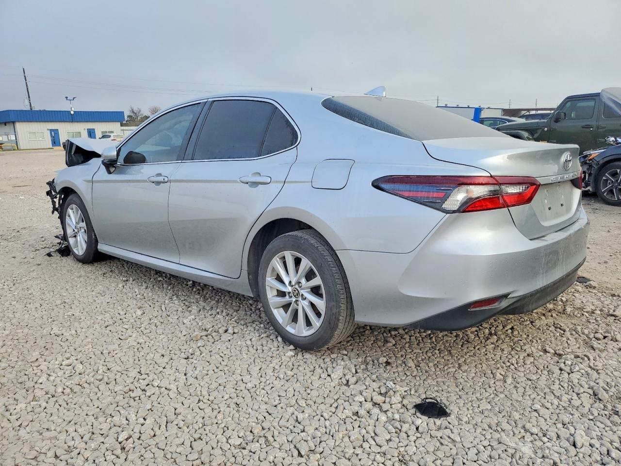 2024 Toyota Camry Le - Фото 2