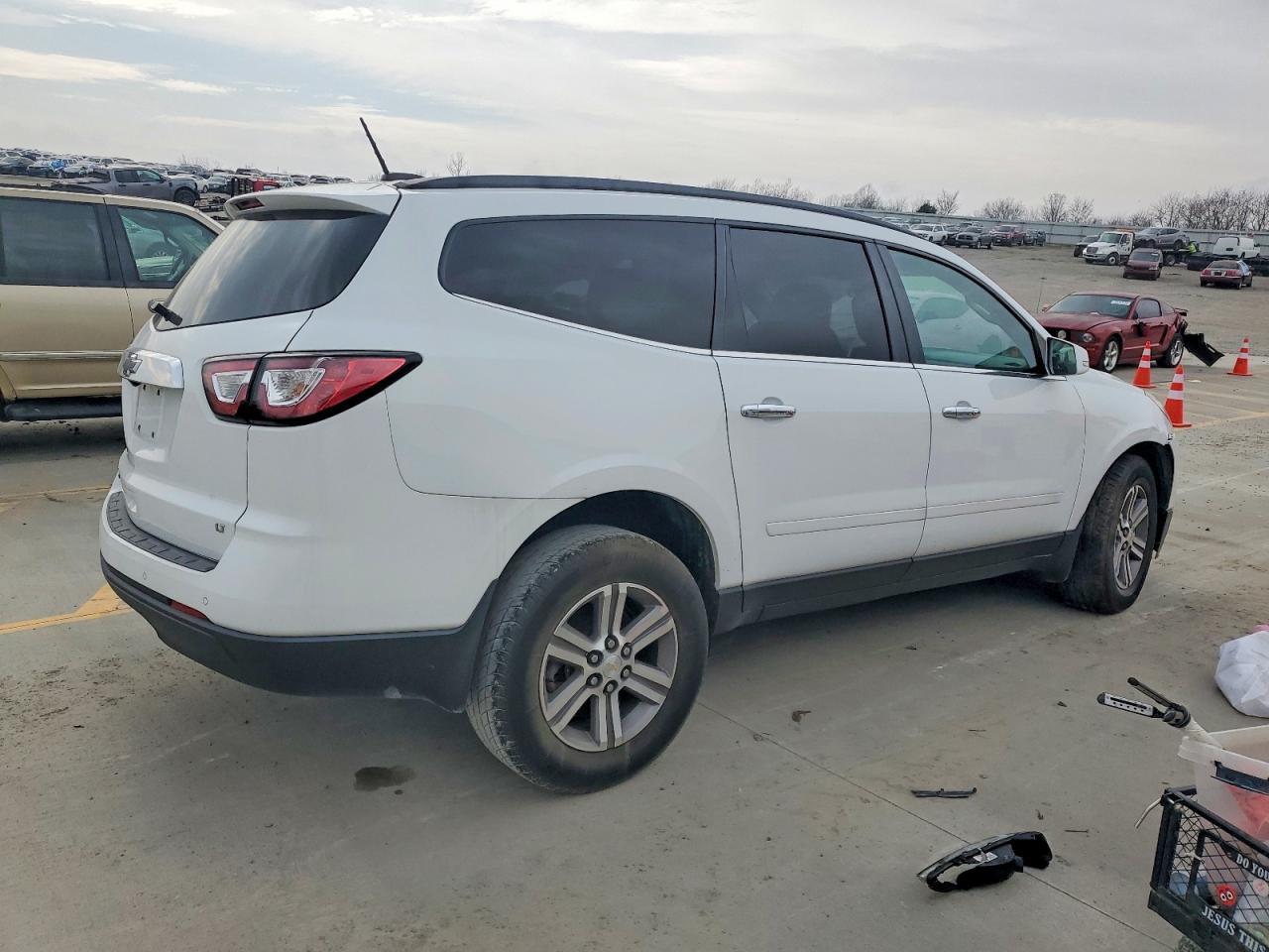 2017 Chevrolet Traverse Lt - Image 3