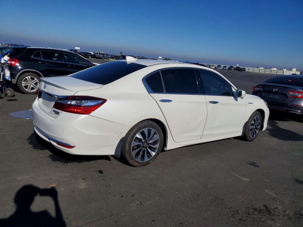 2017 Honda Accord Touring Hybrid - Фото 3