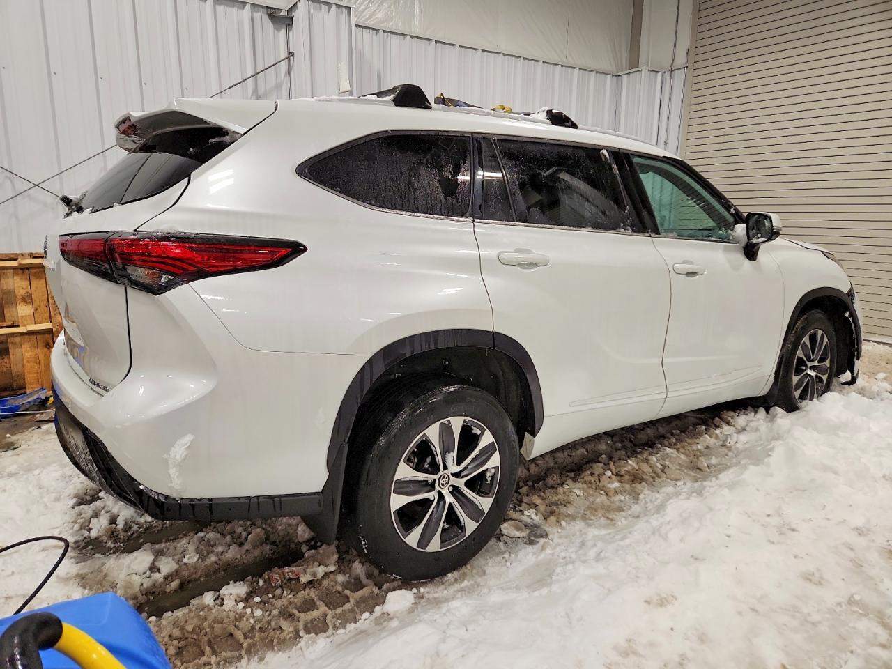 2022 Toyota Highlander Xle - Image 3