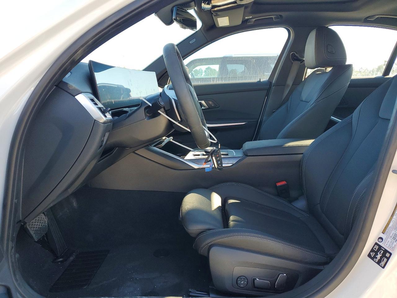 2025 BMW 330Xi - Фото 7