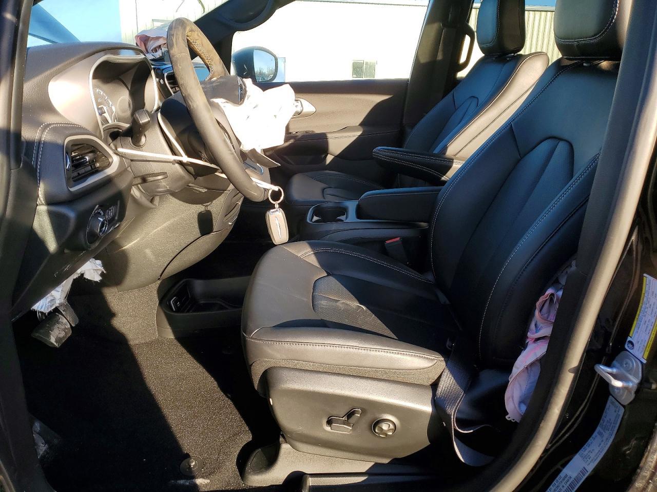 2026 Chrysler Pacifica Select - Image 7