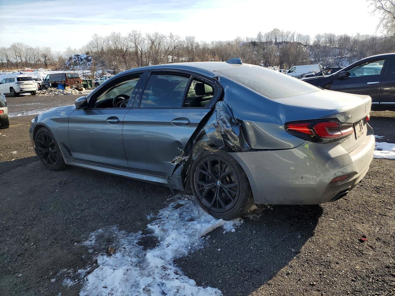 2022 BMW 530 Xi - Фото 2