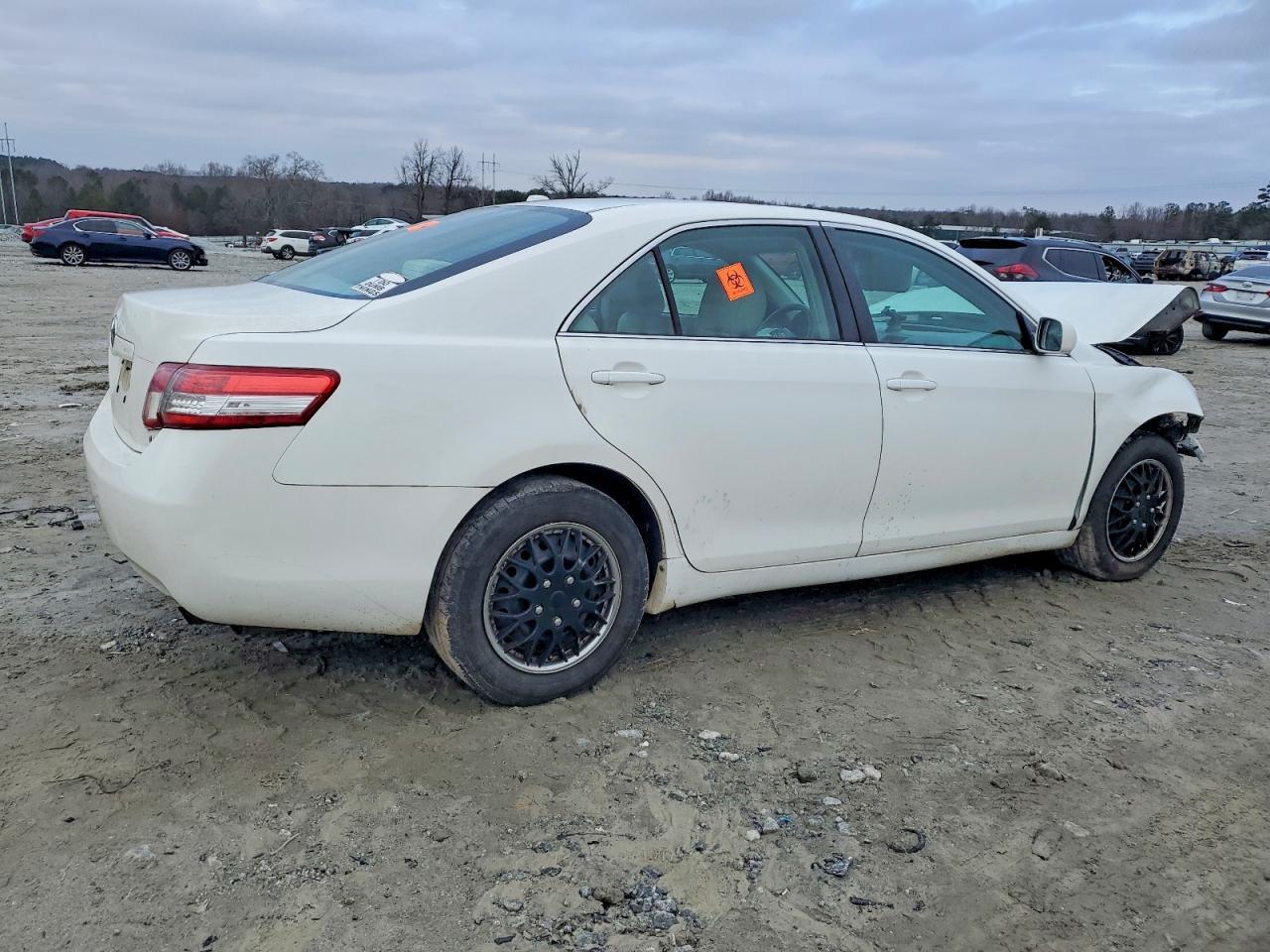 2011 Toyota Camry Base - Фото 3