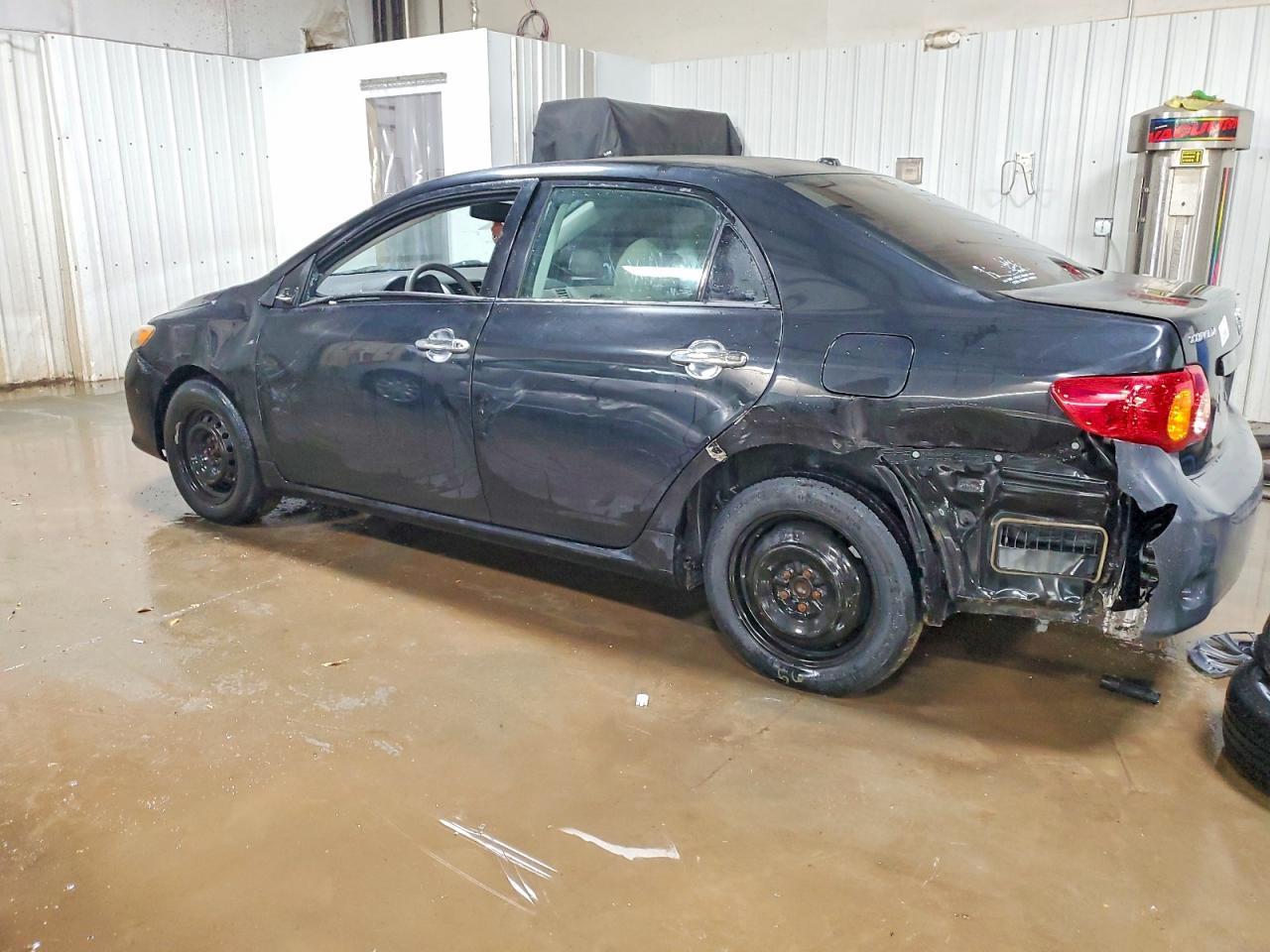 2010 Toyota Corolla Le - Фото 2