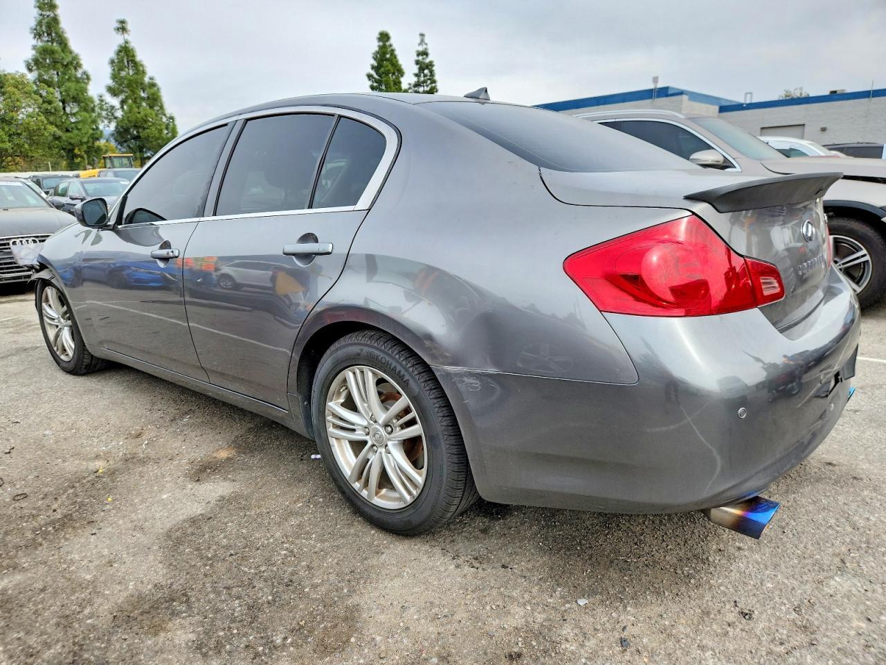 2010 Infiniti G37 Base - Фото 2