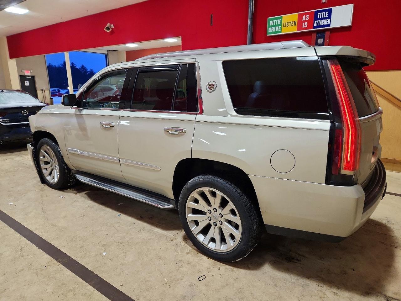 2015 Cadillac Escalade Luxury - Фото 2