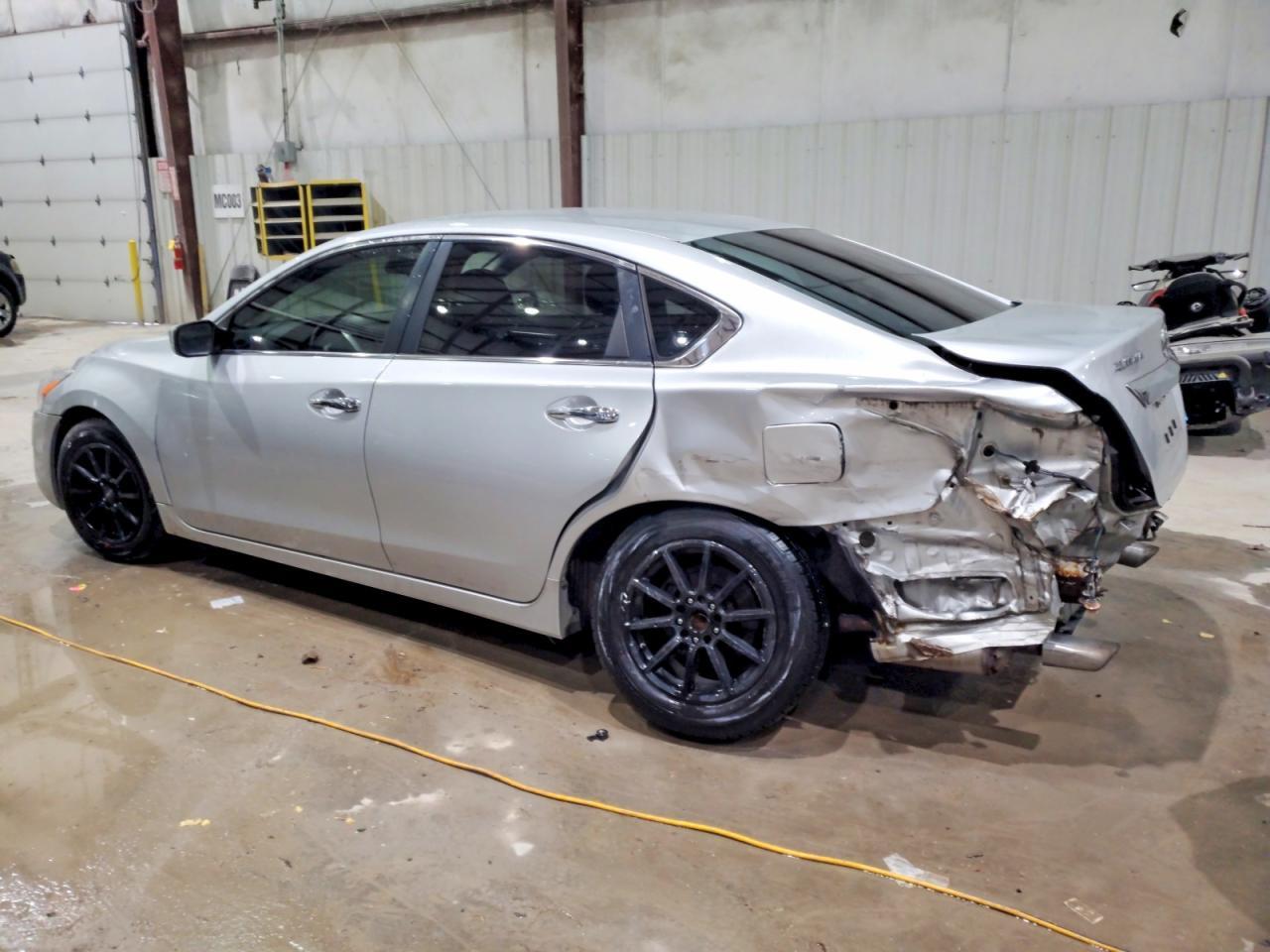 2013 Niss Altima - Фото 2