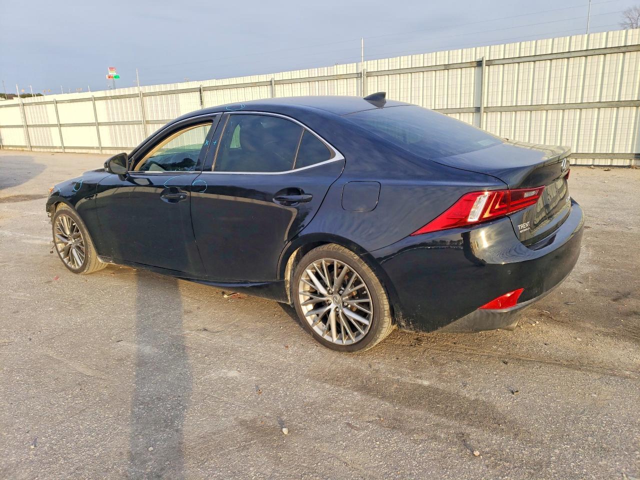 2016 Lexus Is 200T - Фото 2