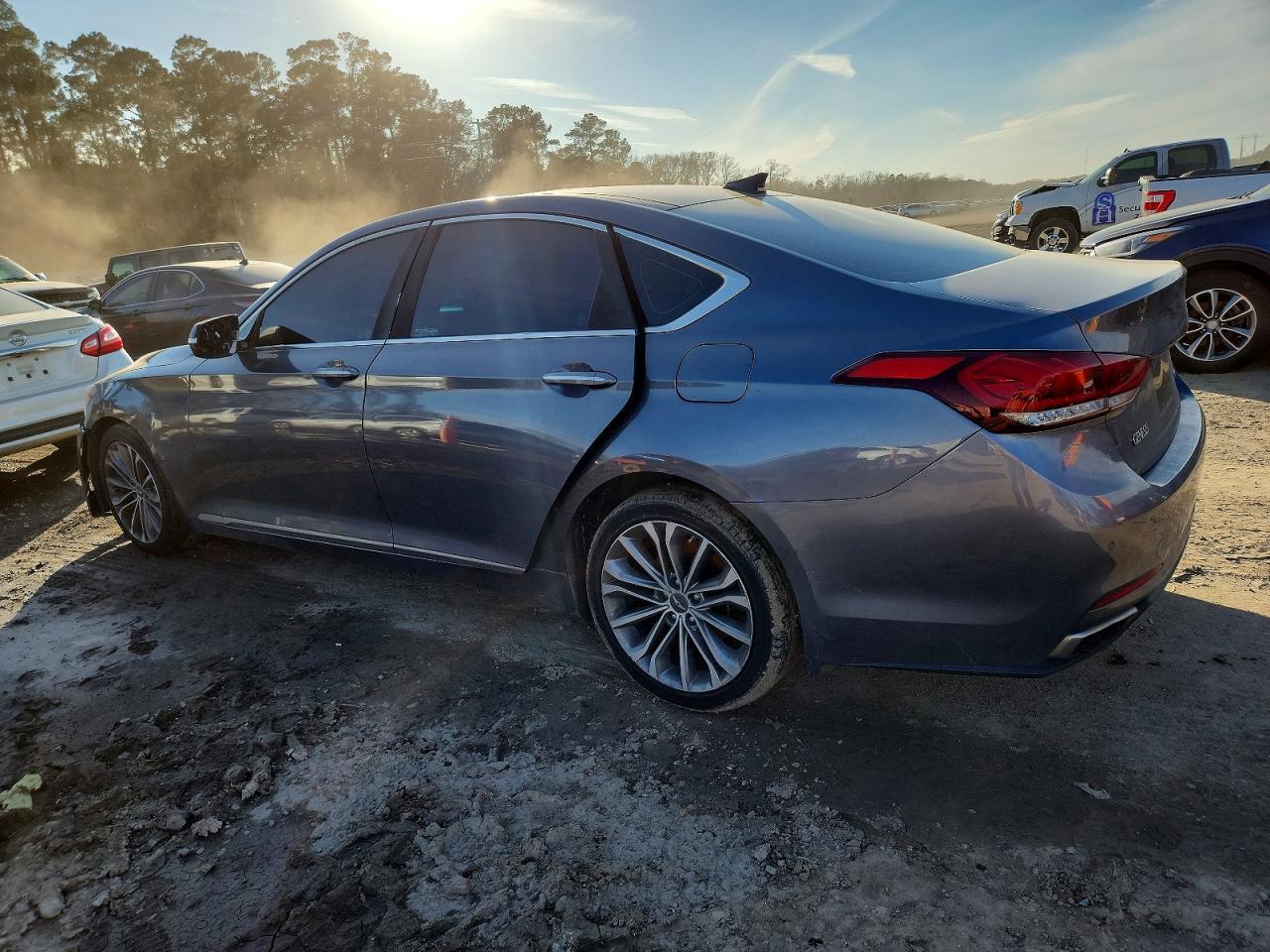 2015 Hyundai Genesis 3.8L - Фото 2