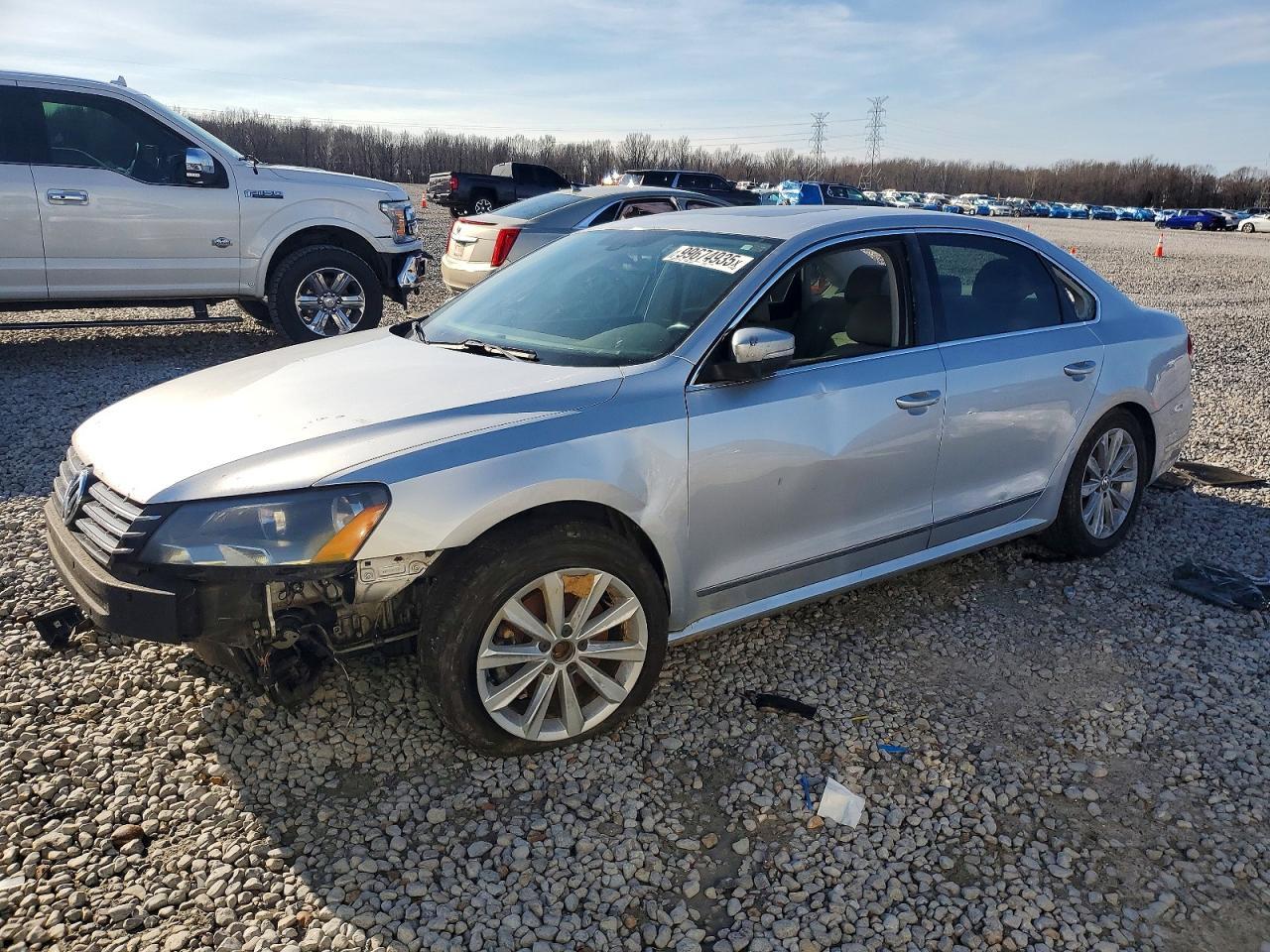 2013 Volkswagen Passat Sel
