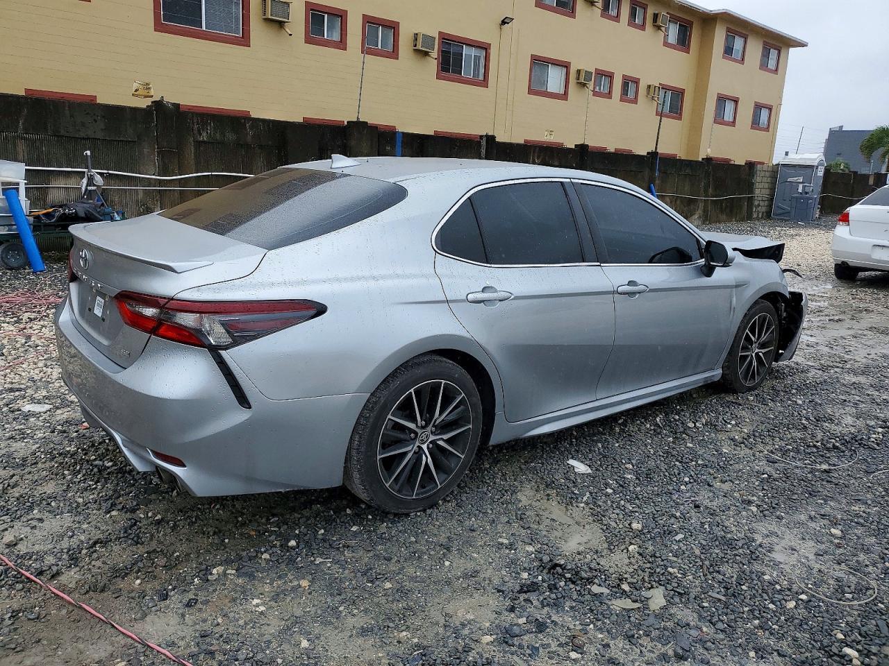 2021 Toyota Camry Se - Image 3