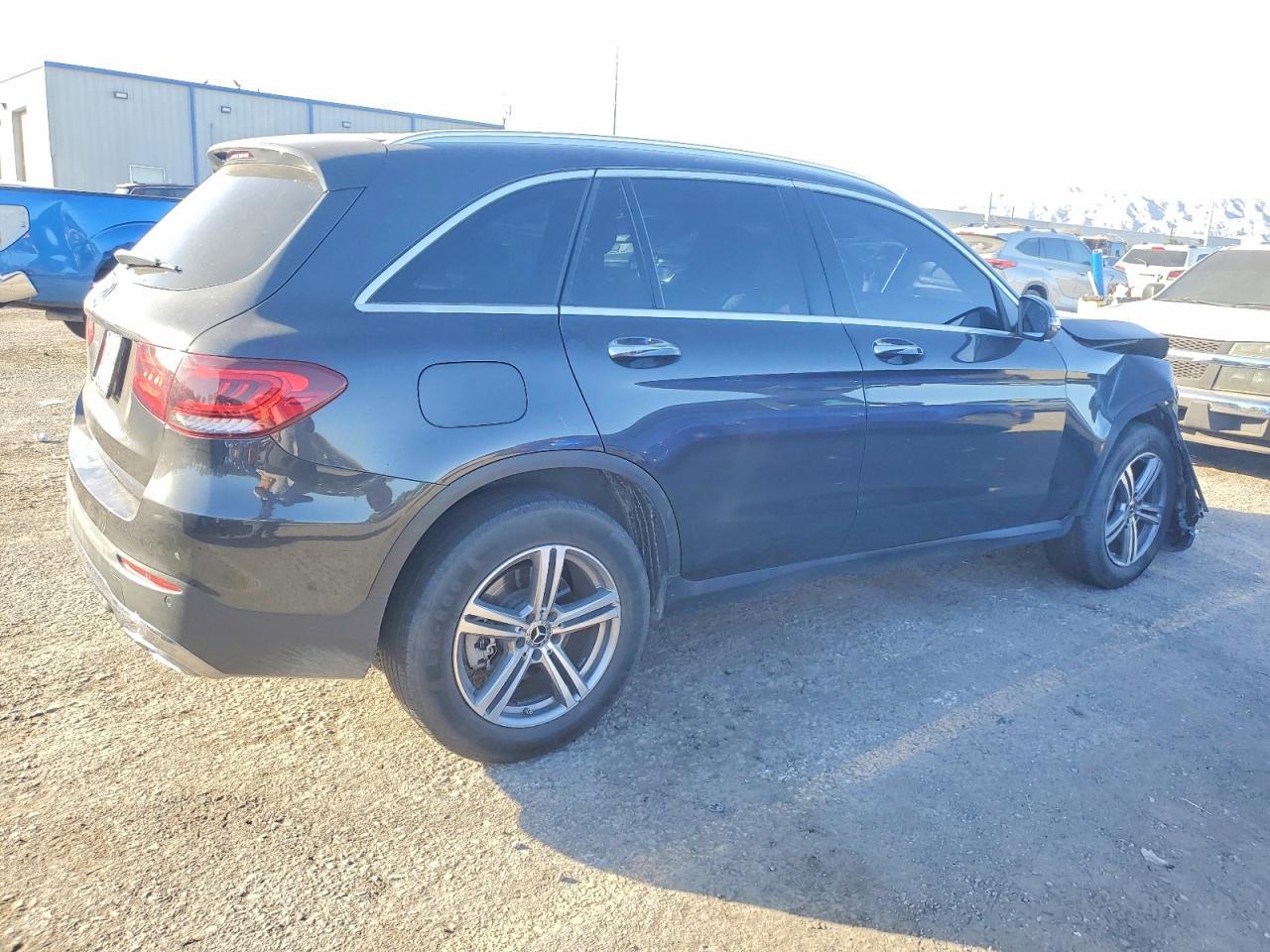 2022 Mercedes-Benz Glc 300 - Image 3