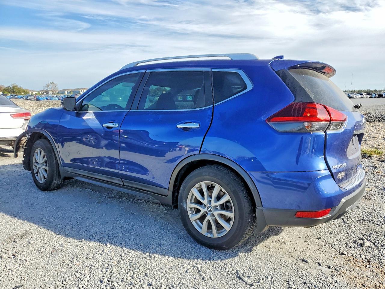 2018 Nissan Rogue S - Фото 2