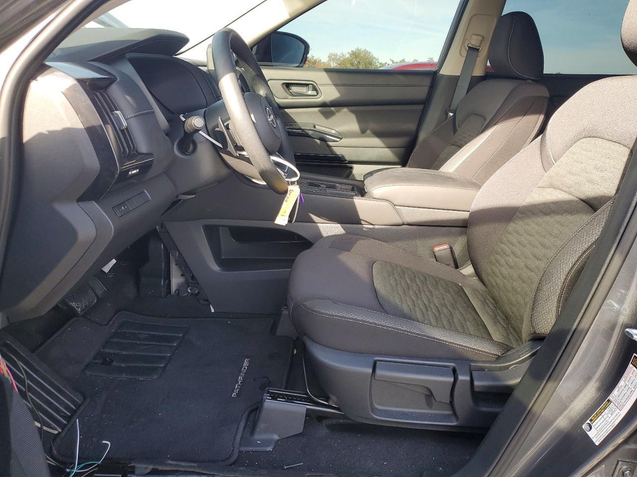 2025 Nissan Pathfinder S - Image 7