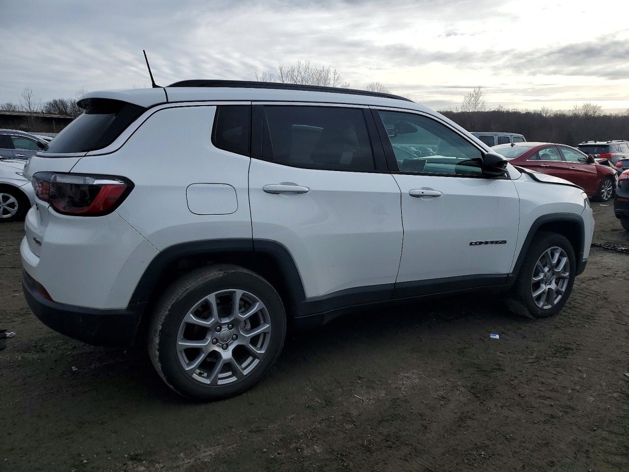 2022 Jeep Compass Latitude Lux - Фото 3