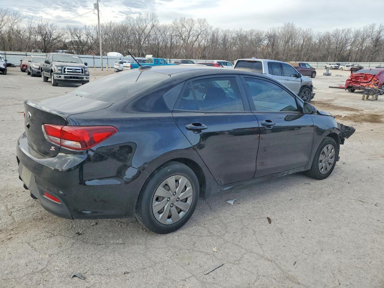 2020 Kia Rio - Фото 3