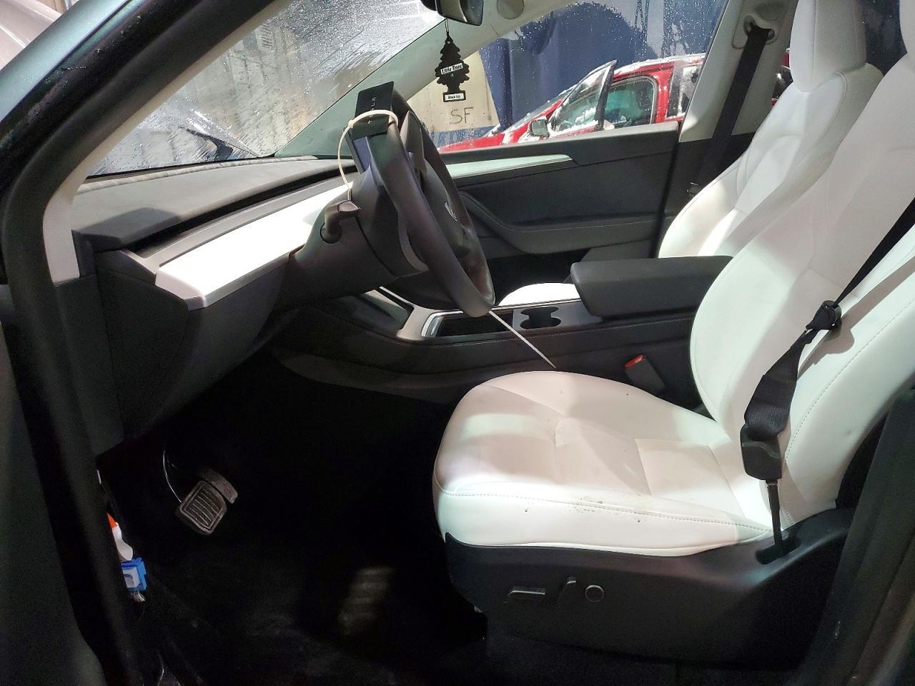 2024 Tesla Model Y - Image 7
