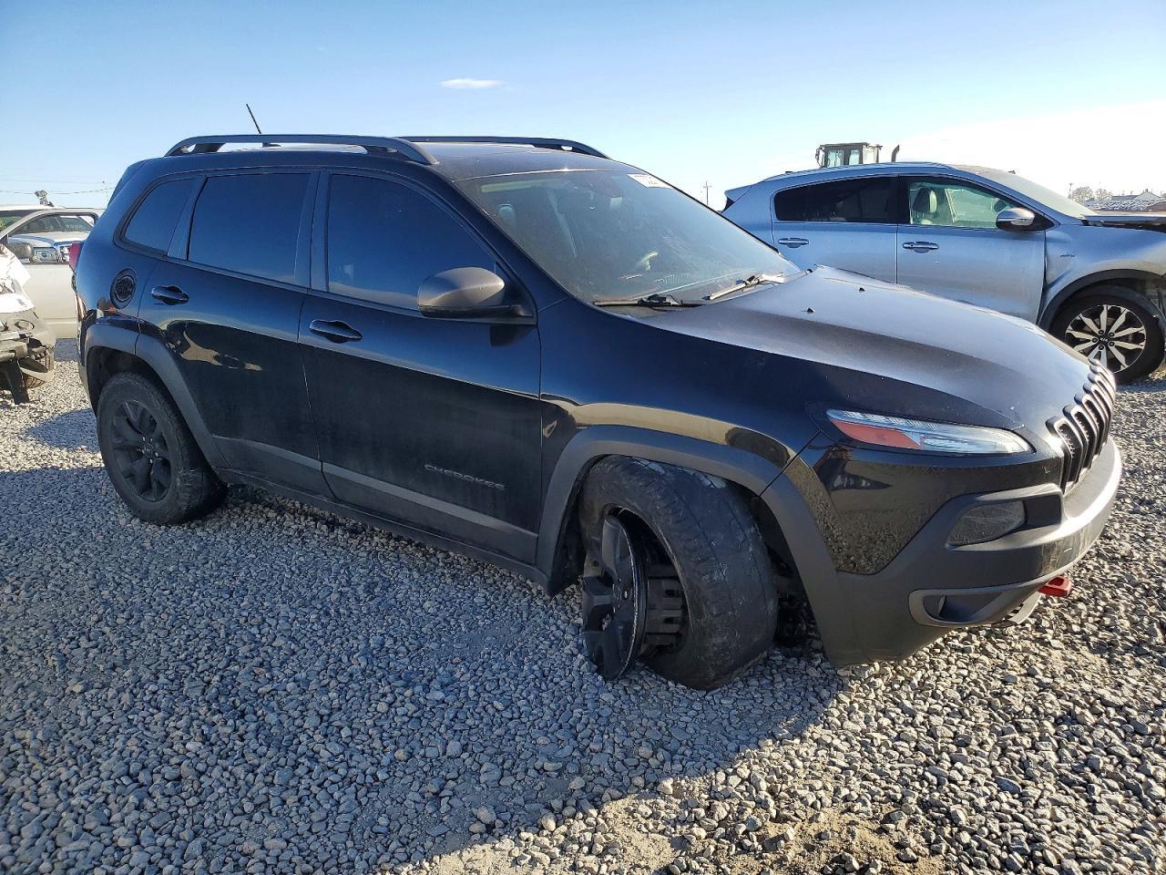 2015 Jeep Cherokee Trailhawk - Image 4