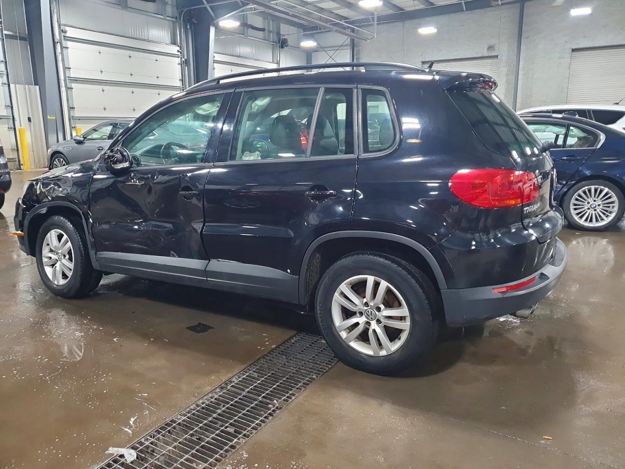 2016 Volkswagen Tiguan S - Фото 2
