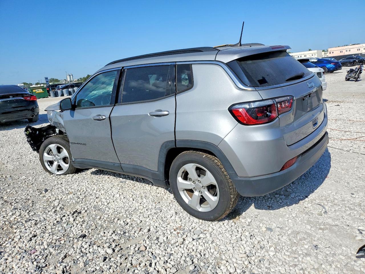 2021 Jeep Compass Latitude - Фото 2
