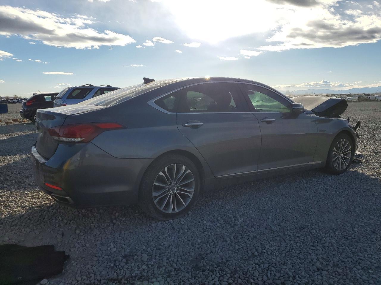 2015 Hyundai Genesis 3.8L - Фото 3